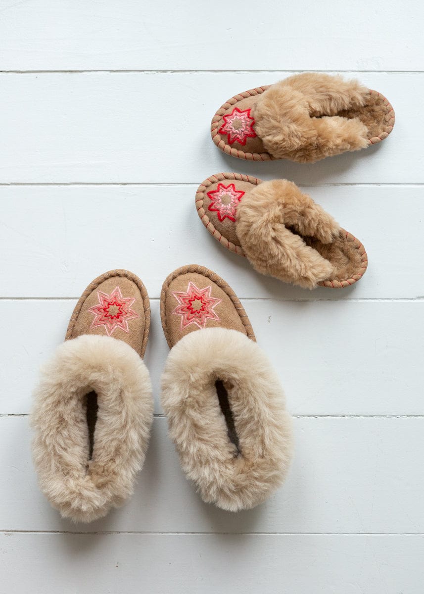 Women's Sheepskin Moccasin Slippers – Estrella – Beige/Red