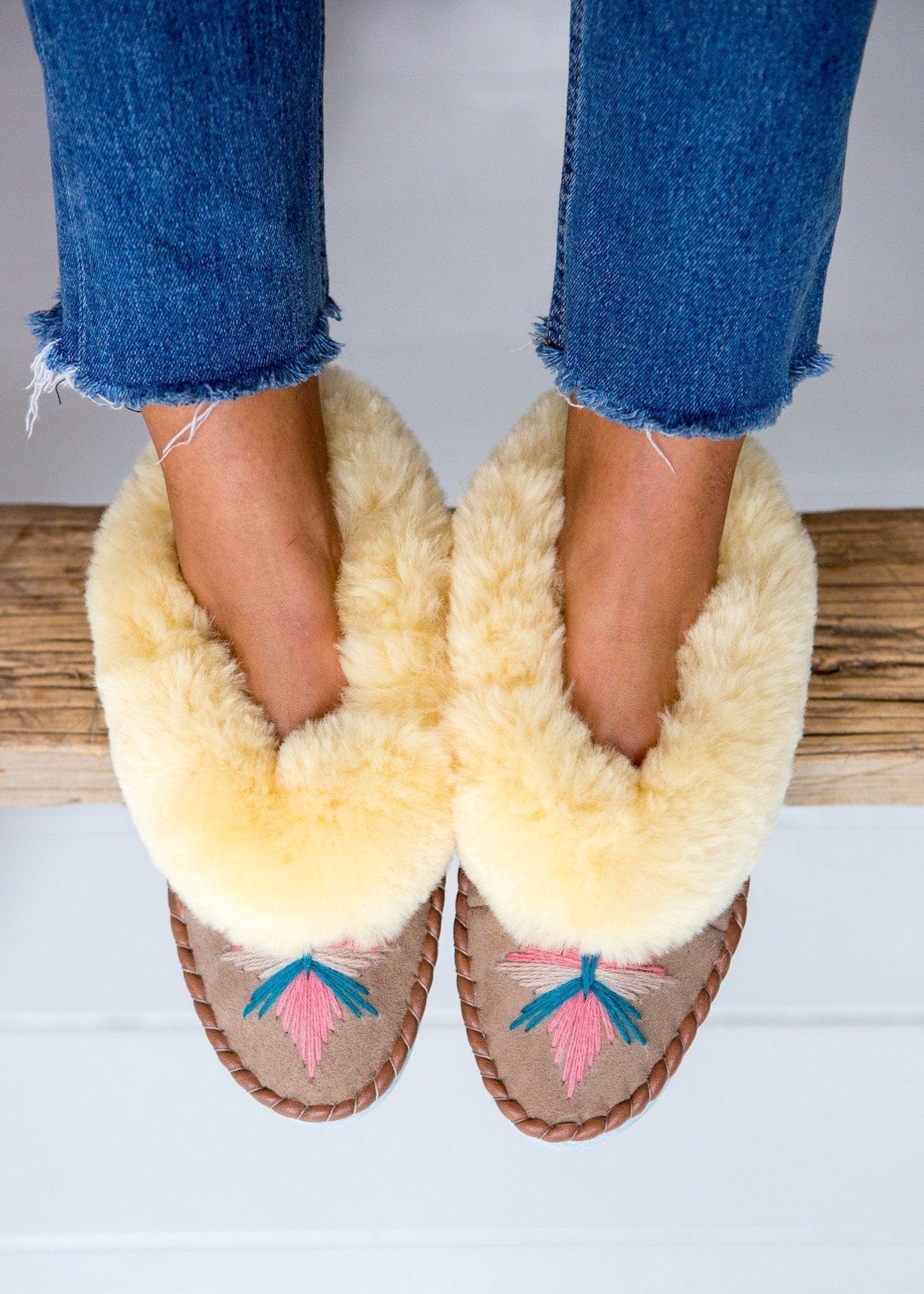 Women's Sheepskin Moccasin Slippers – Sand/Pepto Pink