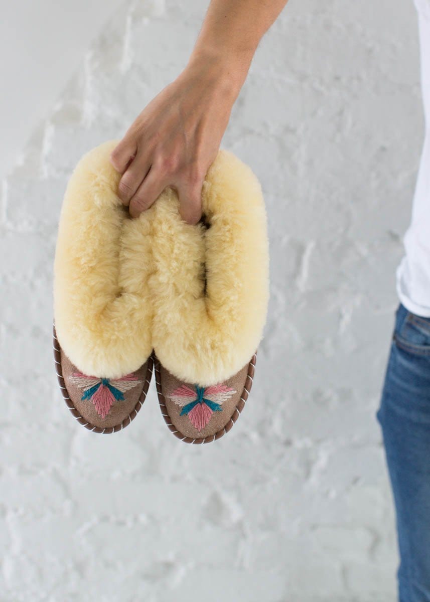 Women's Sheepskin Moccasin Slippers – Sand/Pepto Pink
