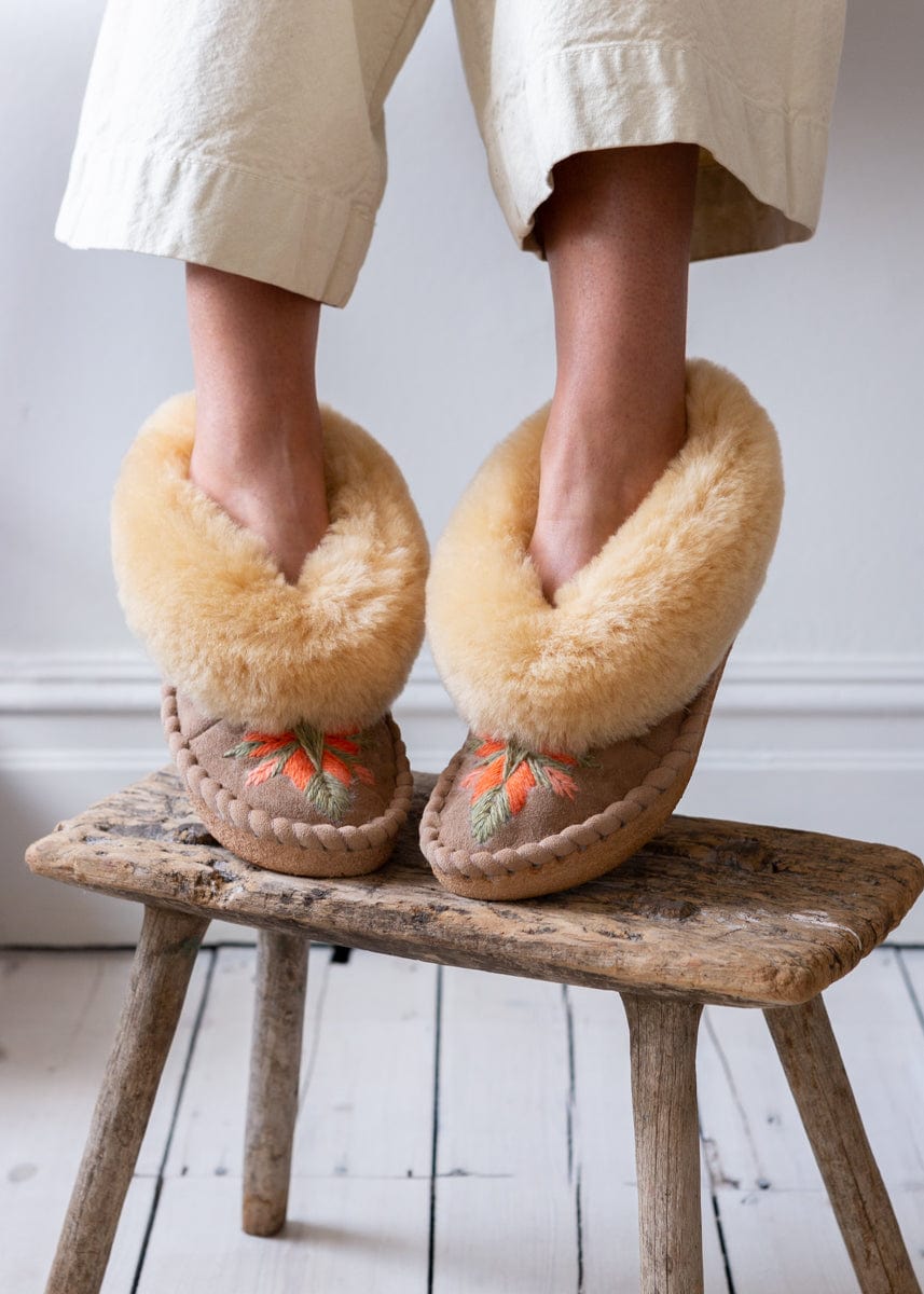 Women's Sheepskin Moccasin Slippers – Lotus – Beige/Tangerine